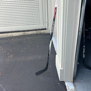 Intermediate Bauer Vapor FlyLite Right Handed Hockey Stick P92 (Used)