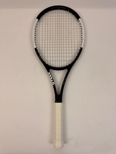 Wilson Pro Staff RF97 V12 Tuxedo, 4 3/8 Very Good Condition