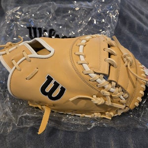 2024-2025 Wilson A1000 Catcher's Mitt 33" (New)