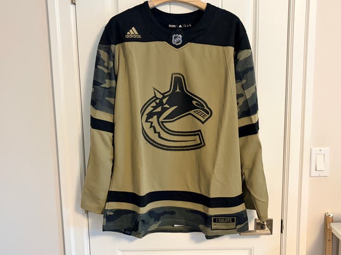 BNWT Authentic Reebok Vancouver Canucks Military Appreciation Jersey Size 54 XL