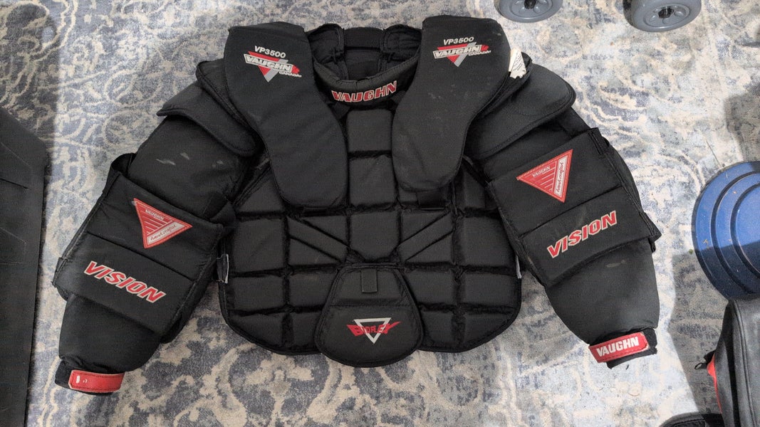 Large Vaughn VP3500 Goalie Chest Protector (Used)