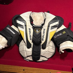 Medium Bauer One95 Goalie Chest Protector (Used)
