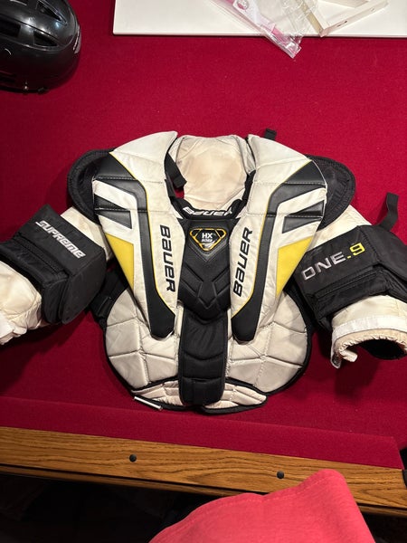 Medium Bauer One95 Goalie Chest Protector (Used)