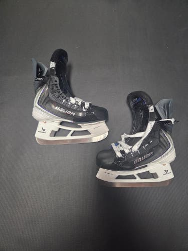2025 Bauer Vapor Flylite Hockey Skates Regular Width 1.5 Fit 2(New)