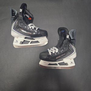 2025 Bauer Vapor Flylite Hockey Skates Regular Width 2.5 Regular width