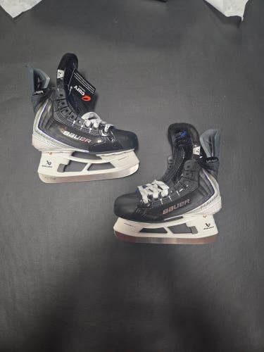 2025 Bauer Vapor Flylite Hockey Skates Regular Width 2.5 Regular width