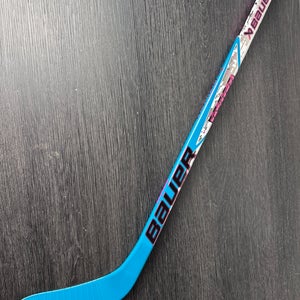 NEW 2025 Bauer Mystery Mini Hockey Stick — TWITCH LE Right Handed (New)