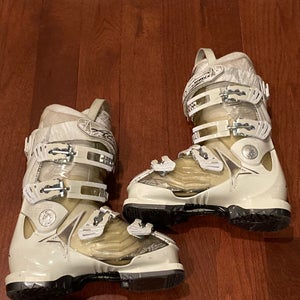 Used Women's Atomic Hawx Ski Boots | Mondo Size 23.5 | Sole Length 275 mm