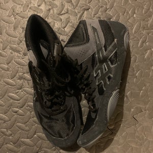 Asics snap down2 (Used) wrestling shoe size 8.