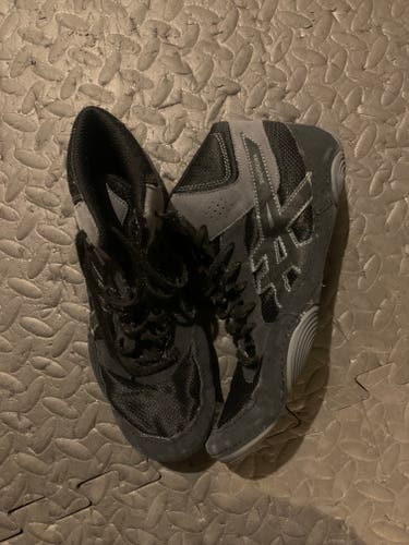 Asics snap down2 (Used) wrestling shoe size 8.