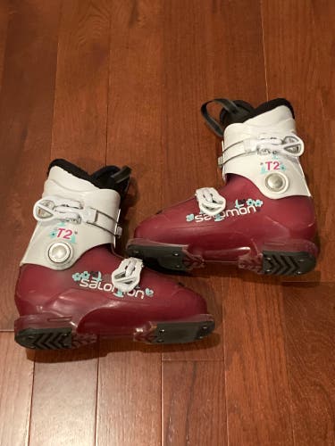 Mondo 21 & 21.5 Kid's Salomon Ski Boots (Used)
