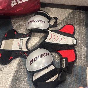 Medium Junior Bauer Nexus 400 Shoulder Pads (Used)