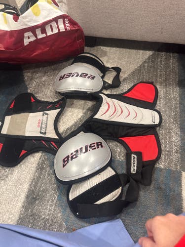 Medium Junior Bauer Nexus 400 Shoulder Pads (Used)
