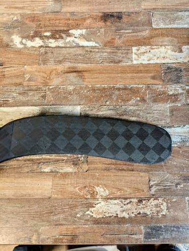 Senior CCM JetSpeed FT2 Right Handed Hockey Stick Mid Pattern Pro Stock (New)