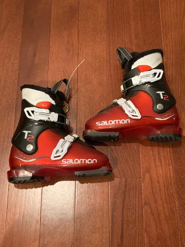 Mondo 20 & 20.5 Kid's Salomon Ski Boots (Used)