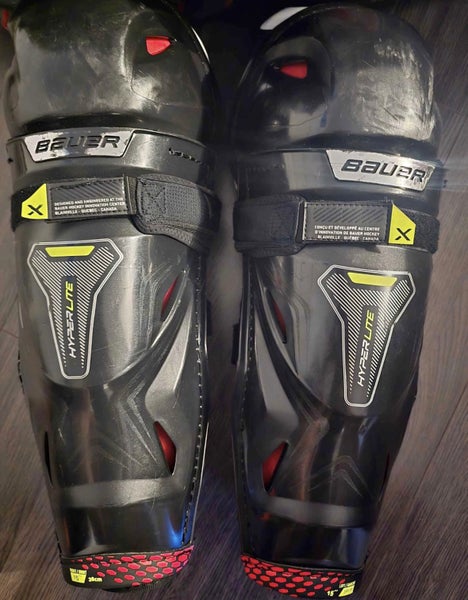 Senior Bauer Vapor Hyperlite 15" Shin Pads (Used)