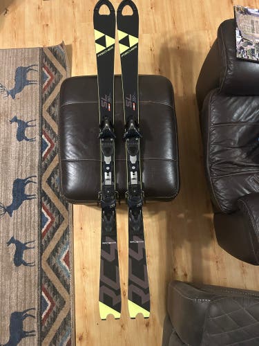 Fischer RC4 World Cup SL 150 cm Racing Skis With Bindings Max Din 11 (Used)