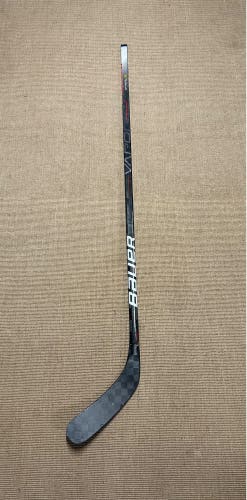 Bauer Vapor Hyperlite Intermediate Hockey Stick P88 65 Flex RH Right Hand Used