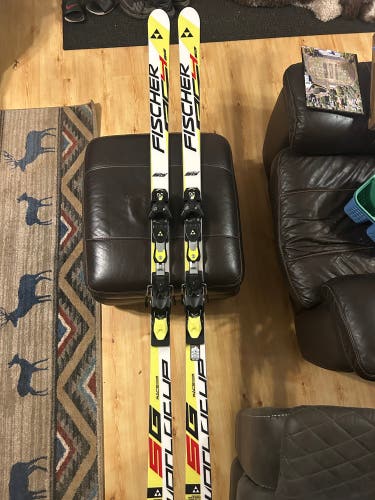 Fischer Fischer World Cup SG 186 cm Racing Skis With Bindings Max Din 13 (Used)