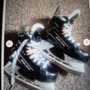 2025 Bauer Supreme M40 Hockey Skates Size 3.5 (Used)