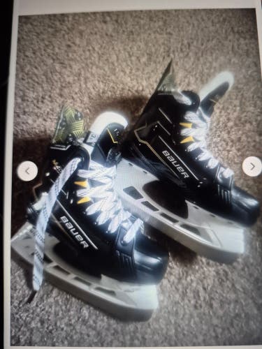 2025 Bauer Supreme M40 Hockey Skates Size 3.5 (Used)