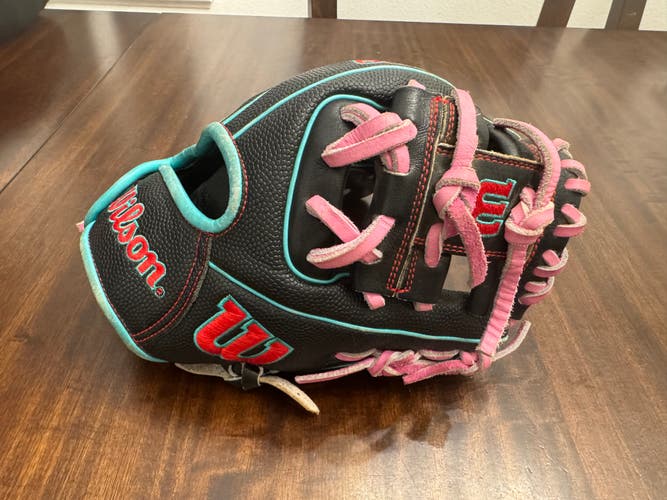Wilson RH Infield A2000 Baseball Glove 11" (Used)