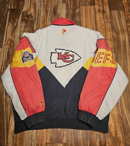 Vintage Kansas City Chiefs Pro Player NFL Puffer Winter Coat Jacket Size XL