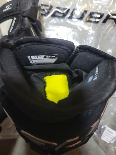 Bauer Supreme Mach Gloves 11" (New)