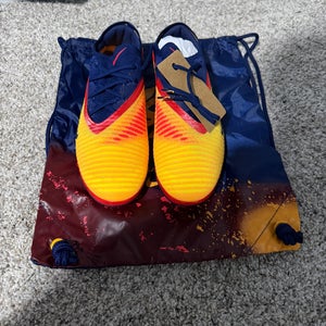 Men's Size M 10.0 (W 11.0) Nike Cleats (New)