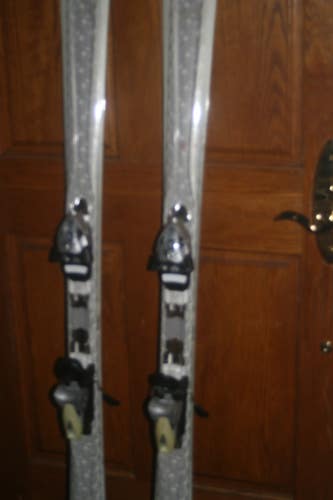 All Mountain 152 cm ELAN Women  Skis With ELAN Adjustable Bindings