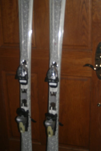 All Mountain 152 cm ELAN Women  Skis With ELAN Adjustable Bindings