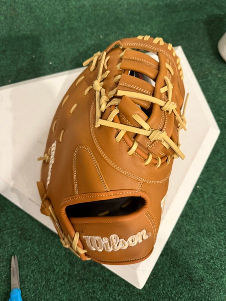 2024 Wilson A1000 RH First Base Baseball Glove 12.5" (New)