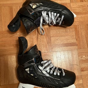 2025 True Pro Custom Hockey Skates Wide Width 9 (Used)