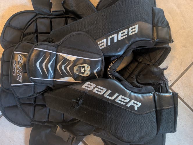 Medium Bauer Elite Goalie Chest Protector (Used)