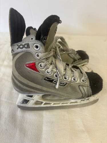Bauer Vapor XXII Hockey Skates Regular Width 10 (Used)