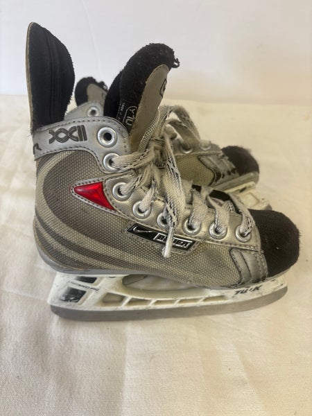Bauer Vapor XXII Hockey Skates Regular Width 10 (Used)