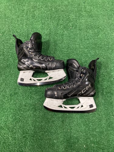 Junior CCM Tacks XF Pro Hockey Skates Regular Width Size 1.5 (Used)