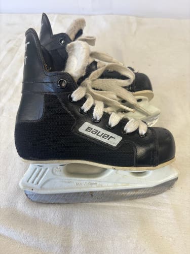 Bauer Hockey Skates Regular Width 9 (Used)