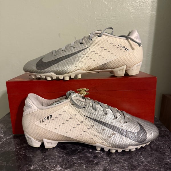 Men's Size 9.5 Nike Low Top Vapor Untouchable Pro 3 (Used)