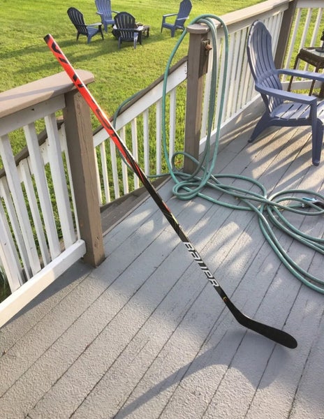 Senior Bauer Vapor Flylite Hockey Stick (Left hand, P28 Curve, 102 Flex