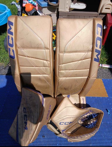 32" CCM Extreme Flex 6 Pro Goalie Leg Pads