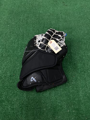 Black Senior Bauer Supreme Shadow Goalie Gloves & Blockers Regular (Used)