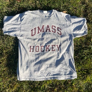 Gray XXL Men's Champion UMass Hockey vintage Shirt (Used)