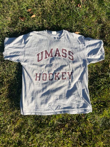 Gray XXL Men's Champion UMass Hockey vintage Shirt (Used)