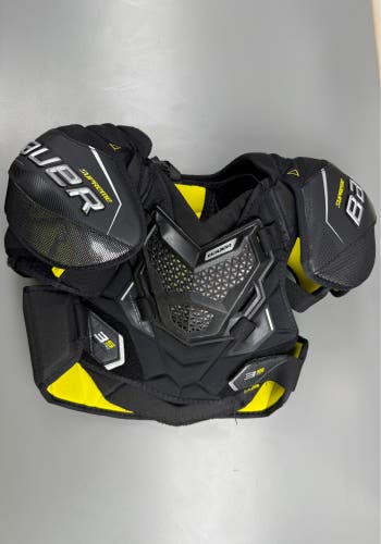 Small Junior Bauer Supreme 3S Pro Shoulder Pads (Used)