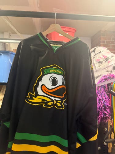 NWOT Oregon Ducks Goalie Cut Club Sweater - Black with Puddles
