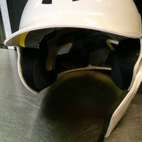 Used Under Armour HELMET Batting Helmet No Mask White XS 11868-S000065636