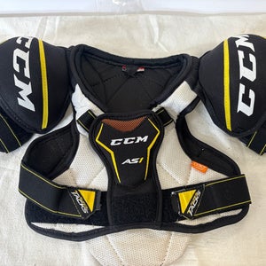 Medium Youth CCM Super Tacks AS1 Shoulder Pads (Used)