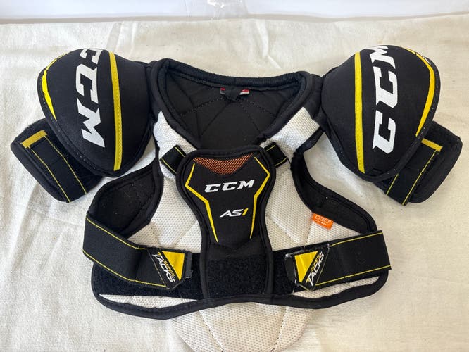 Medium Youth CCM Super Tacks AS1 Shoulder Pads (Used)