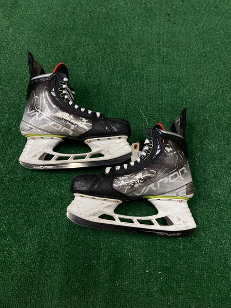 Senior Bauer Vapor Hyperlite Hockey Skates Regular Width 11 (Used)